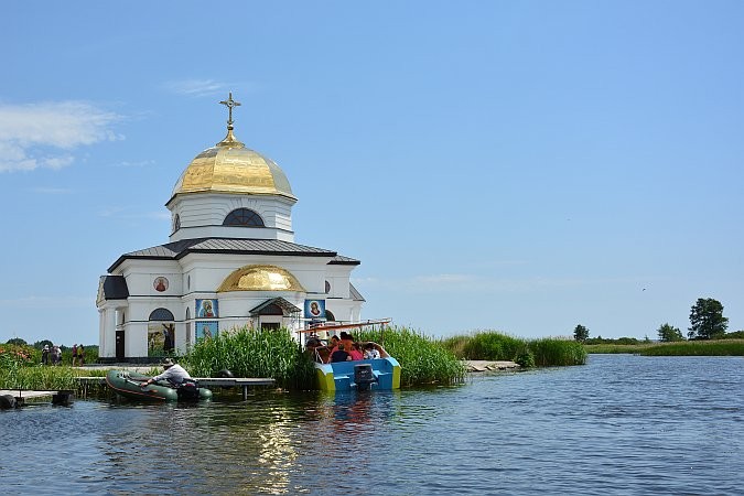 Оно было затоплено на рубеже 1960-х и 1970-х из-за строительства Каневского водохранилища.