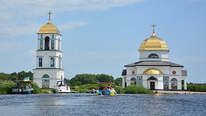 Затопленная церковь в затопленном селе