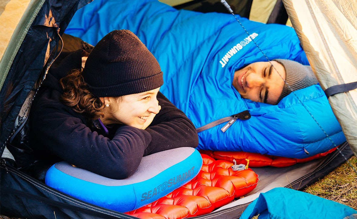 8 полезных вещей для комфортного сна на природе