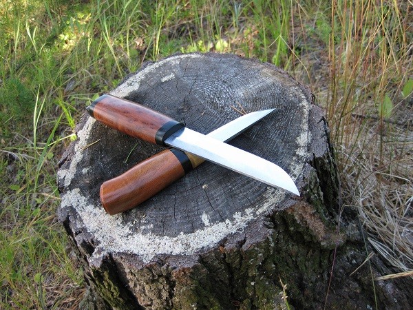 Как заточить нож в походе без специальных приспособлений